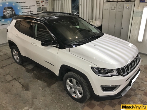 Оклейка верха в черный глянец на JEEP Compass