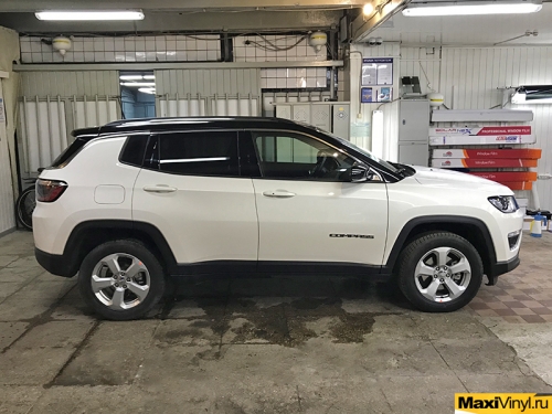 Оклейка верха в черный глянец на JEEP Compass