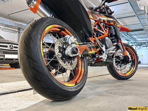 Оклейка мотоцикла KTM 690 SMC хром наклейками