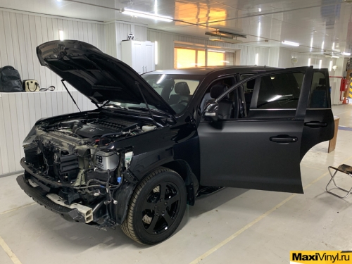 Полная оклейка Land Cruiser в черный мат