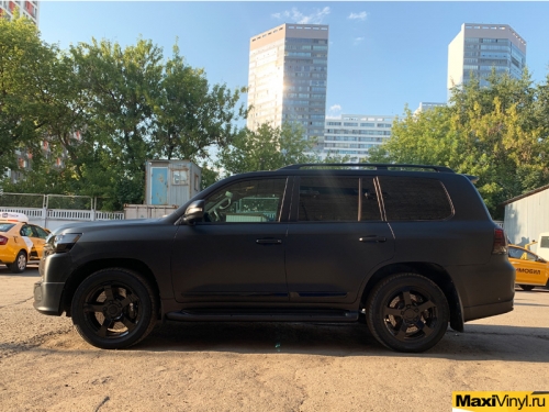 Полная оклейка Land Cruiser в черный мат