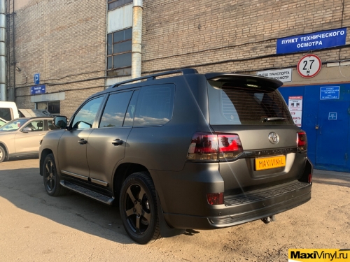 Полная оклейка Land Cruiser в черный мат