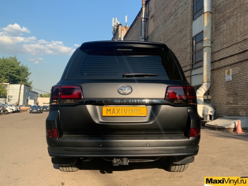 Полная оклейка Land Cruiser в черный мат