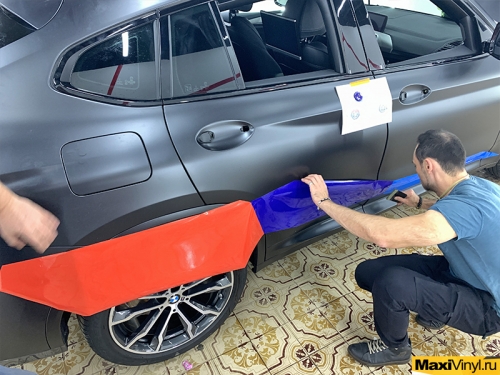 Полная оклейка BMW X4 в матовый полиуретан