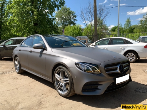 Полная оклейка Mercedes-Benz E class в серый матовый металлик 