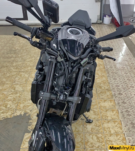 Полная оклейка мотоцикла Kawasaki Z1000R в чёрную текстуру