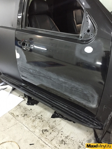 Полная оклейка черной матовой пленкой Chevrolet Tahoe