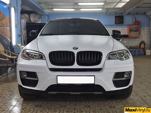 Полная оклейка BMW X6 в белый мат