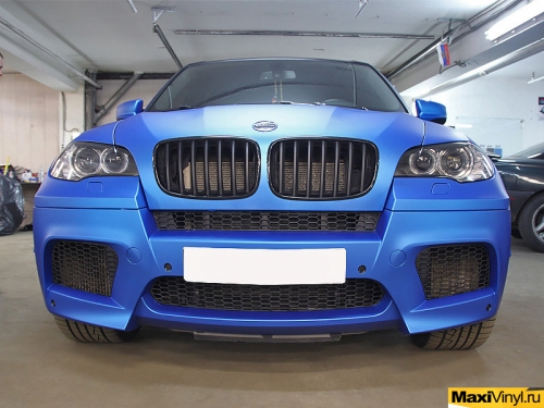 Полная оклейка пленкой Arlon Blue Aluminium автомобиля BMW X5 