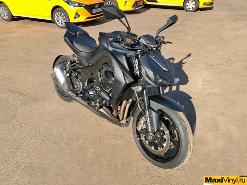 Полная оклейка мотоцикла Kawasaki Z1000R в чёрную текстуру