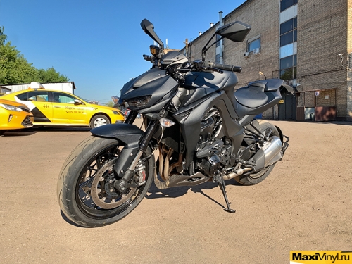 Полная оклейка мотоцикла Kawasaki Z1000R в чёрную текстуру