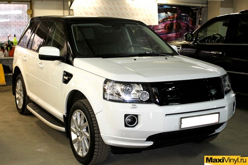 Оклейка верхней части Land Rover Freelander в черный глянец