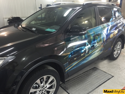 Винилография на бортах Toyota Rav4