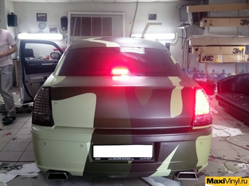 Полная оклейка  Chrysler 300C в камуфляж