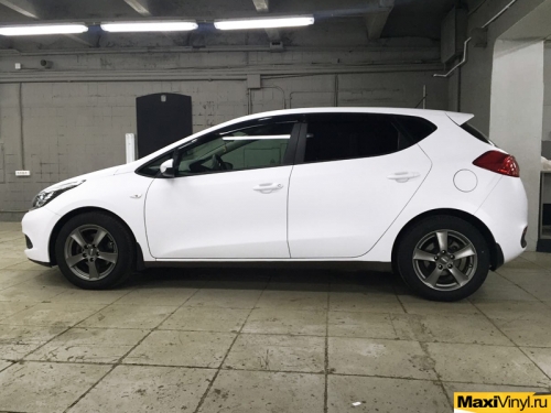 Полная оклейка KIA Ceed белой матовой пленкой KPMF 88 000