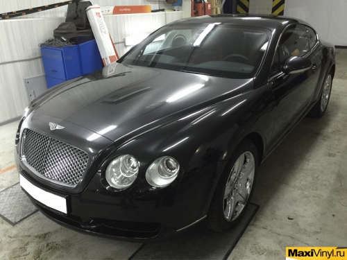 Оклейка капота и багажника карбоновой пленкой на Bentley Continental GT