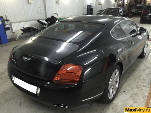 Оклейка капота и багажника карбоновой пленкой на Bentley Continental GT