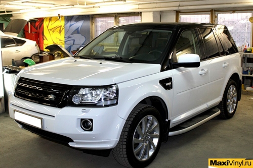 Оклейка верхней части Land Rover Freelander в черный глянец