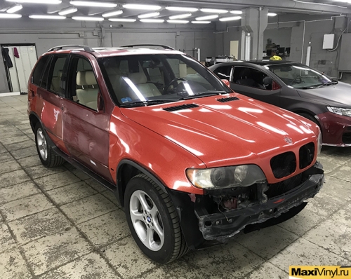 Полная оклейка BMW X5 в красный металлик