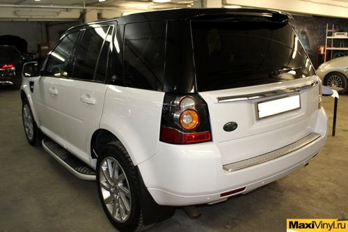 Оклейка верхней части Land Rover Freelander в черный глянец