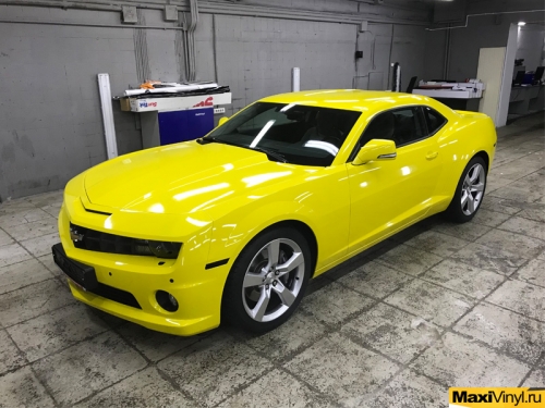 Полная оклейка Chevrolet Camaro желтой пленкой Avery