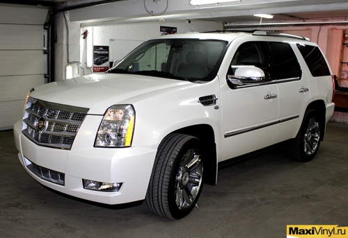 Полная оклейка Cadillac Escalade в белый перламутр