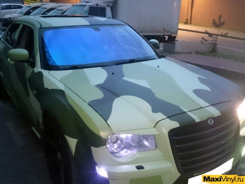 Полная оклейка  Chrysler 300C в камуфляж