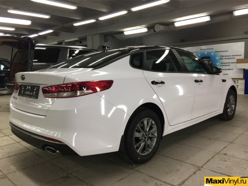 Полная оклейка белой глянцевой пленкой KIA Optima