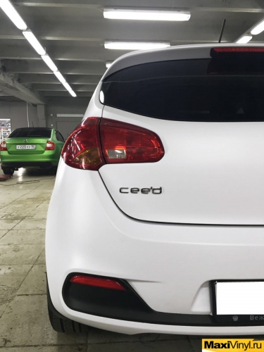 Полная оклейка KIA Ceed белой матовой пленкой KPMF 88 000
