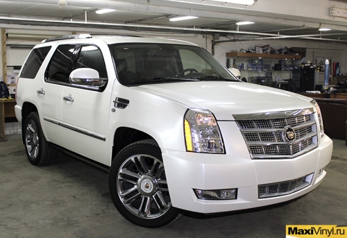 Полная оклейка Cadillac Escalade в белый перламутр