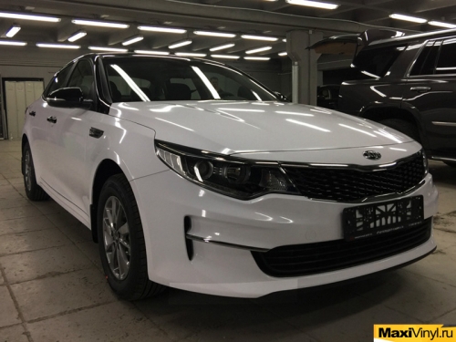 Полная оклейка белой глянцевой пленкой KIA Optima