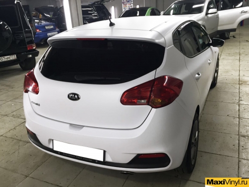 Полная оклейка KIA Ceed белой матовой пленкой KPMF 88 000