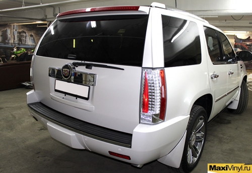 Полная оклейка Cadillac Escalade в белый перламутр