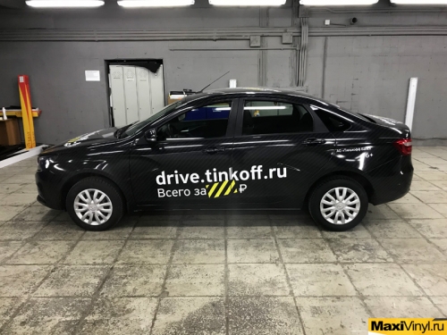 Брендирование а/м Lada Vesta для банка Tinkoff