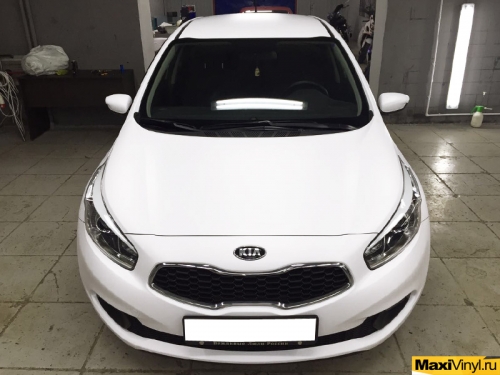 Полная оклейка KIA Ceed белой матовой пленкой KPMF 88 000