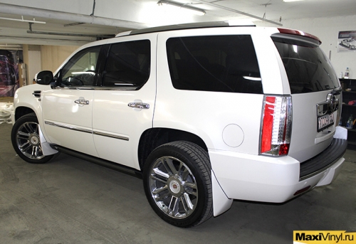 Полная оклейка Cadillac Escalade в белый перламутр