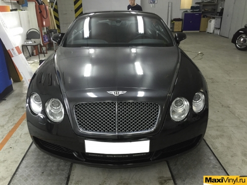 Оклейка капота и багажника карбоновой пленкой на Bentley Continental GT