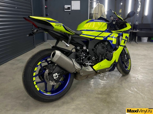 Полная оклейка мотоцикла Yamaha R1 виниловой пленкой