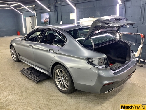 Полная оклейка BMW 5 серии в матовый полиуретан
