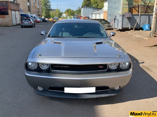 Полная оклейка Dodge Challenger в серебристый металлик