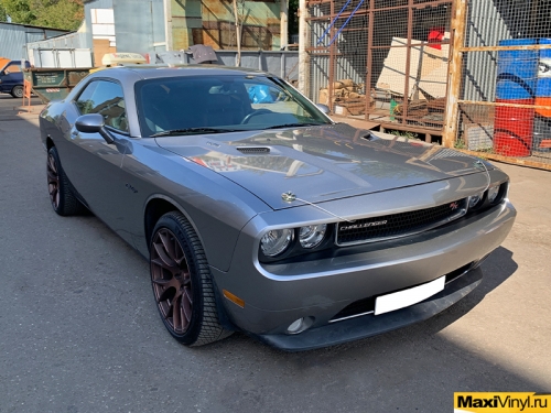 Полная оклейка Dodge Challenger в серебристый металлик