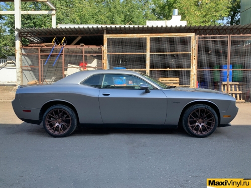 Полная оклейка Dodge Challenger в серебристый металлик