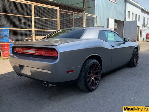 Полная оклейка Dodge Challenger в серебристый металлик