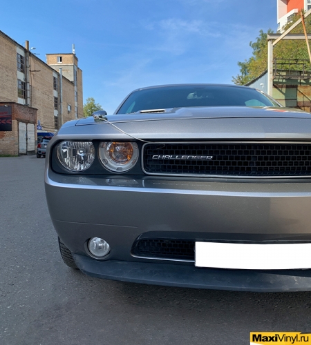 Полная оклейка Dodge Challenger в серебристый металлик