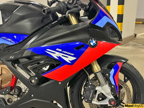 Оклейка мотоцикла BMW S1000RR в черный металлик