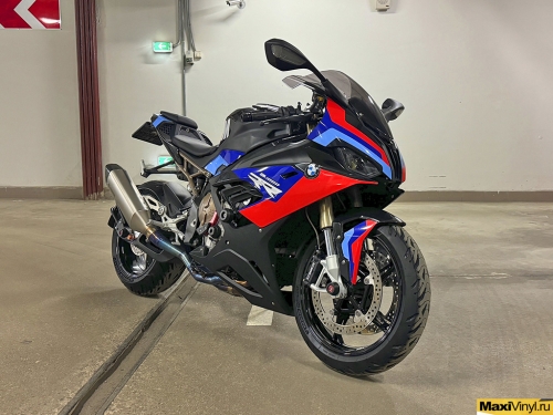 Оклейка мотоцикла BMW S1000RR в черный металлик