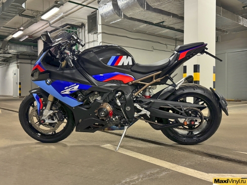 Оклейка мотоцикла BMW S1000RR в черный металлик