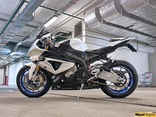 Оклейка мотоцикла BMW S1000RR в белый матовый перламутр