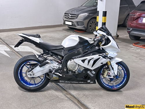 Оклейка мотоцикла BMW S1000RR в белый матовый перламутр