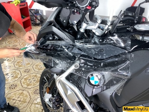 Полная оклейка полиуретановой плёнкой мотоцикла BMW GS R1250
